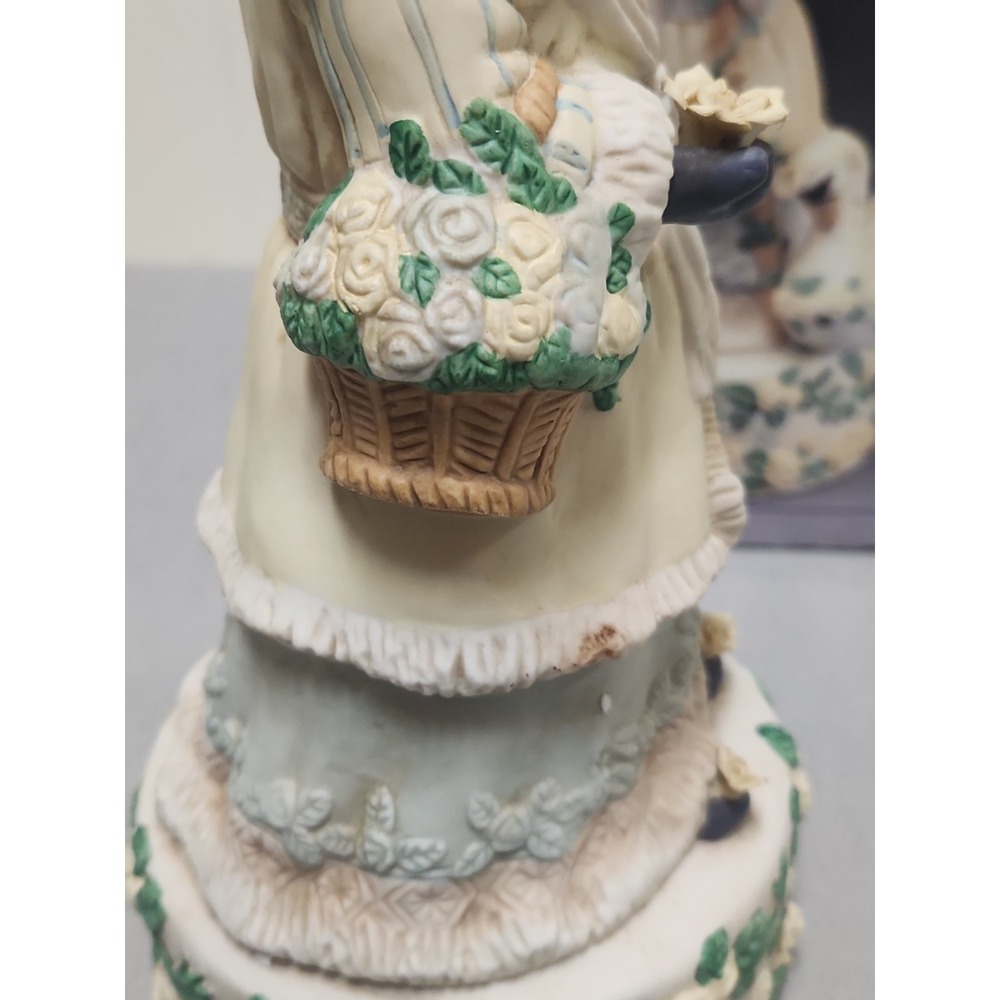 Victorian Porcelain Santa Music Box 1994 Works - Picture 8 of 16